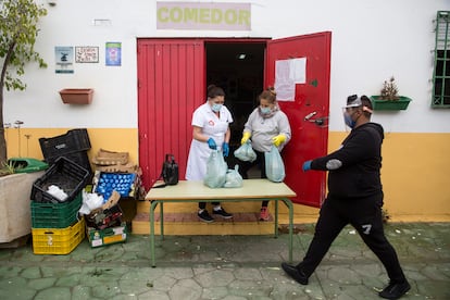 Food packages are handed out in Los Asperones, Málaga, during the coronavirus lockdown.