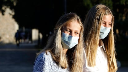 La princesa Leonor y la infanta Sofía, durante la visita a la Sierra de Tramuntana, en Mallorca, el pasado verano.  