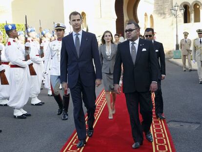 El Rey de Marruecos, Mohamed VI, con los Reyes Felipe VI y Letizia durante una visita oficial en 2014