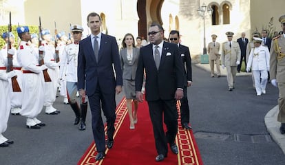 El Rey de Marruecos, Mohamed VI, con los Reyes Felipe VI y Letizia durante una visita oficial en 2014