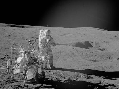 El astronauta Alan Shepard, en la superficie de la Luna.