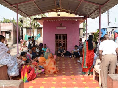 Una de las reuniones comunitarias del proyecto de reurbanización en Sanjaynagar, India.