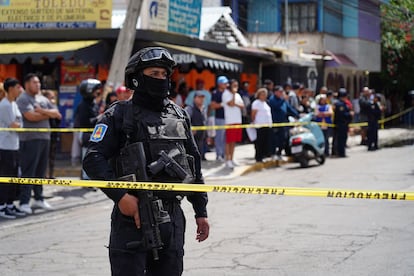 El secuestro ha durado aproximadamente tres horas y, según varios medios locales, se ha saldado con la muerte del agresor y dos policías heridos. 