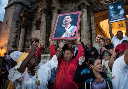 Asistentes a una misa por la salud de Chávez el sábado en La Habana.