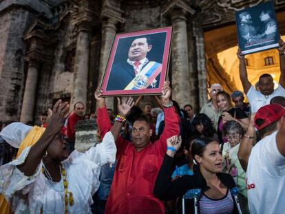 Asistentes a una misa por la salud de Chávez el sábado en La Habana.