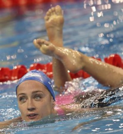 Mireia Belmonte, fotografiada tras su victoria en la final individual femenina de 400 metros libres de los Mundiales de piscina corta de Doha.