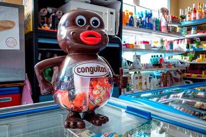 Dispensador de Conguitos en un supermercado.