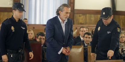 Francisco Correa, el d&iacute;a que declar&oacute; como testigo en el juicio por los trajes de Francisco Camps. 