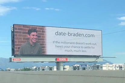 Una de las vallas publicitarias alquiladas por Braden Sharp.