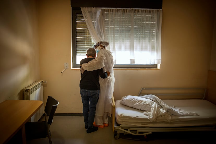 La soledad de los ancianos durante la covid-19 gana el Luis Valtueña de ...