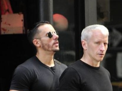 Anderson Cooper (derecha) con su novio Ben Maisani.