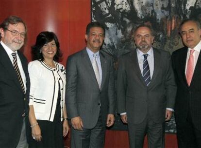 Juan Luis Cebrián, Margarita Cedeño, Leonel Fernández, Ignacio Polanco y Félix García.