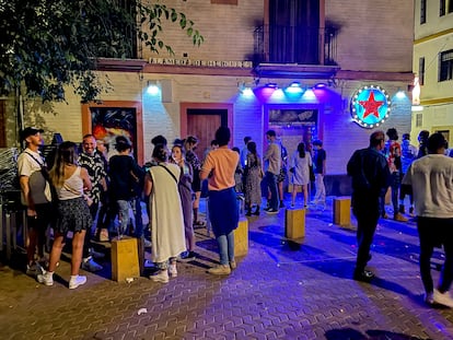 Cola en una discoteca de la Alameda de Hercules, en Sevilla.