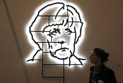 `Angela Merkel´ obra de los Carpinteros que se muestra en ARCO 2014, Madrid, España.