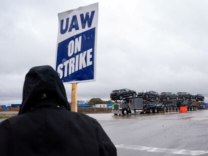 An independent contractor hauls vehicles made at the Spring Hill General Motors (GM) manufacturing plant as Union members picket General Motors