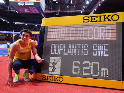 Duplantis tras lograr el récord del mundo de salto con pértiga