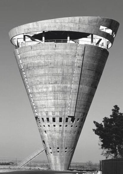 Torre de agua Grand Central, Midrand, Sudáfrica (GAPP Architects & Urban Designers, 1996).