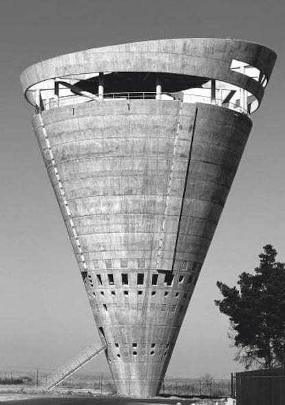 Torre de agua Grand Central, Midrand, Sudáfrica (GAPP Architects & Urban Designers, 1996).