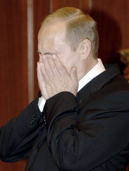Reacción del presidente Vladímir Putin ras conocer la operación de rescate en el interior teatro Dubrovka por las fuerzas especiales rusas, el 26 de octubre de 2002.