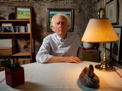 El dramaturgo Albert Boadella posa en su casa de Jafre (Girona).