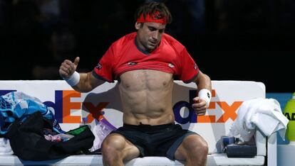 Ferrer, en su banquillo, durante el duelo ante Wawrinka.