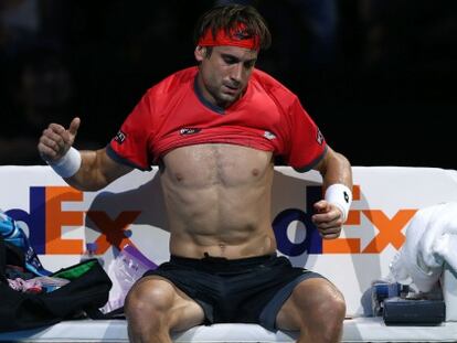 Ferrer, en su banquillo, durante el duelo ante Wawrinka.