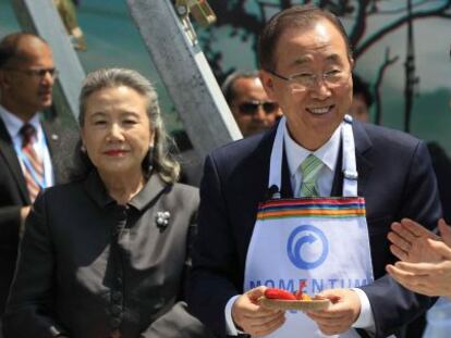 El secretario general de la ONU, Ban Ki-moon, y el cocinero Virgilio Mart&iacute;nez en la Cumbre del Clima en Lima.