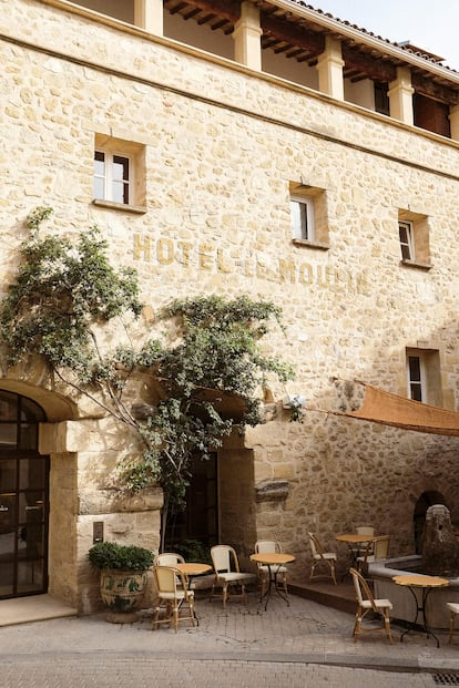 El exterior del hotel Le Moulin.