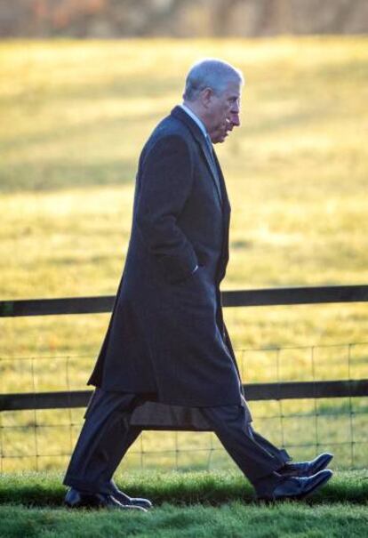 El príncipe de Gales y el duque de York a su llegada a la misa.