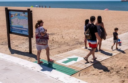 Pasarela de acceso a la playa de La Antilla (Huelva).