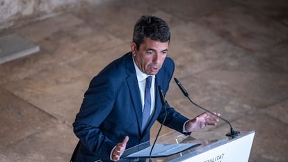 El presidente de la Generalitat, Carlos Mazón (PP), durante la rueda de prensa para informar de su decisión de destituir a los tres miembros de Vox de su gobierno tras la ruptura de los pactos autonómicos anunciada por el líder de Vox, Santiago Abascal.