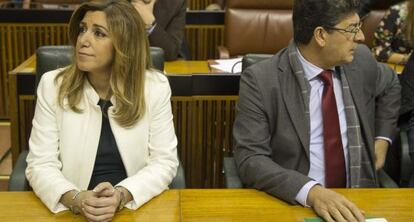 Susana Díaz y Diego Valderas, este lunes en el Parlamento.