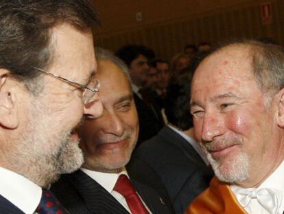 Rodrigo Rato en compa&ntilde;&iacute;a de Mariano Rajoy durante el acto de investidura