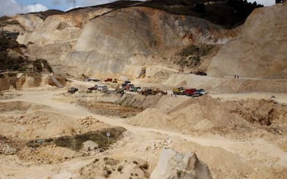 Colombian police shut down an illegal quarry in Soacha.