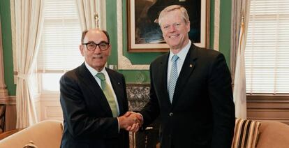 El presidente de Iberdrola, Ignacio Galán, y el gobernador de Massachusetts, Charlie Baker.