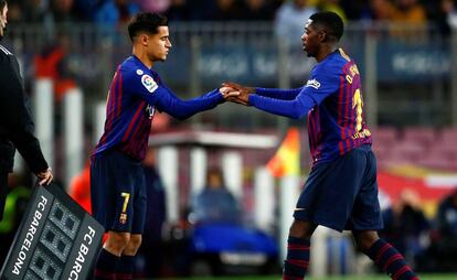 Momento en el que Coutinho sustituye a Dembélé.