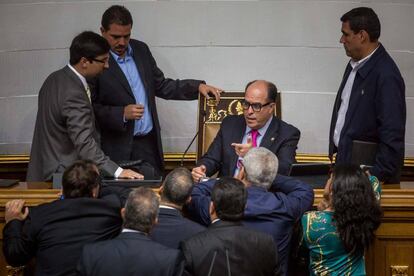 Julio Borges con un grupo de diputados de la Asamblea Nacional.