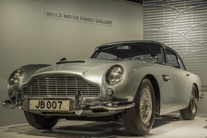 Un modelo antiguo del DB5 de Aston Martin.