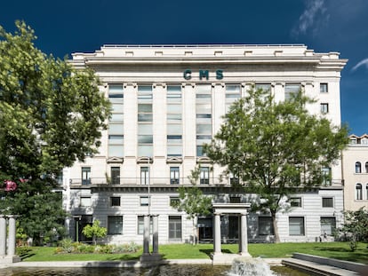 Fachada del edificio de oficinas de Madrid de CMS Albiñana & Suárez de Lezo.