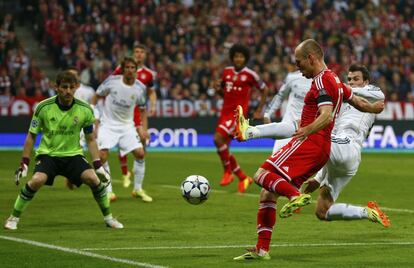 Robben tapado por Bale 