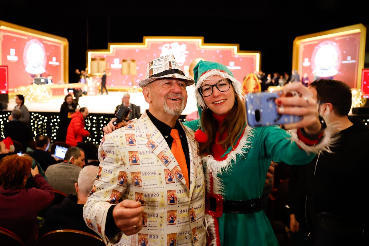 Sorteo de Navidad: una explosión de lo popular en el terciopelo del Teatro Real