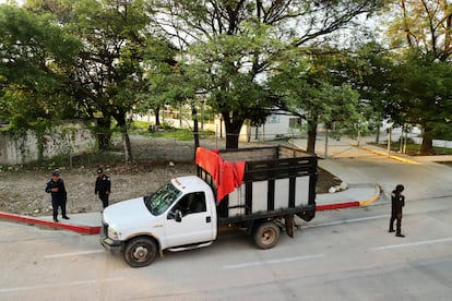 On June 30, in Tuxtla Gutiérrez – the capital and largest city of the Mexican state of Chiapas – police officers guard a vehicle from which 16 public officials were kidnapped