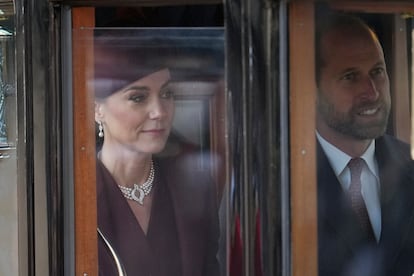 Los prncipes de Gales, este martes en Londres, durante la ceremonia de bienvenida al emir de Qatar