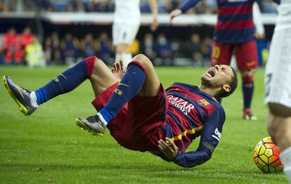 Neymar durante la ca&iacute;da del partido Real Madrid- Barcelona.