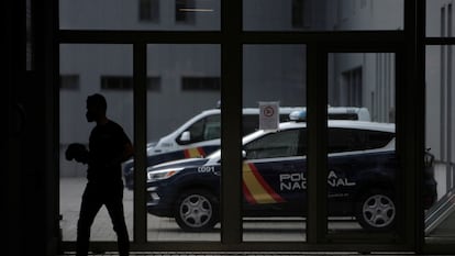 The Lonzas police precinct in A Coruña, where the suspects of the fatal beating are being held.