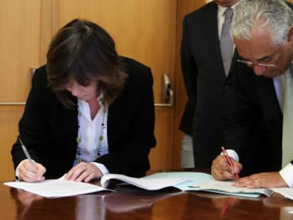 Firma del acuerdo entre Catarina Martins (Bloco) y Ant&oacute;nio Costa (PS).