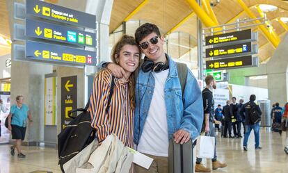 Amaia y Alfred, este jueves en el aeropuerto, antes de partir hacia Lisboa. 