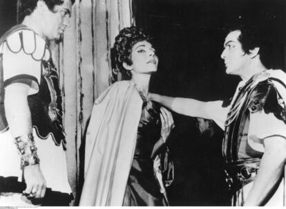 Maria Callas junto a Ettore Bastianini y Franco Corelli durante la ópera Poliuto de Donizettis en la Scala de Milán, 1960.