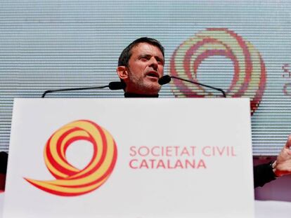 Manuel Valls, en un mitin de Societat Civil Catalana.