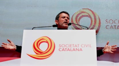 Manuel Valls, en un mitin de Societat Civil Catalana.